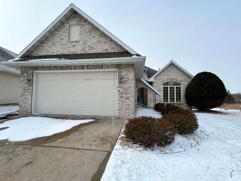 Photo of 924 E PONDVIEW Court, APPLETON, WI 54913 (MLS # 50321446)