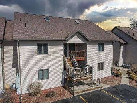 Photo of N10911 PESHTIGO RIVER Lane, CRIVITZ, WI 54114 (MLS # 50323380)