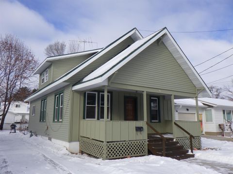 Photo of 97 LINCOLN Avenue, CLINTONVILLE, WI 54929 (MLS # 50319372)