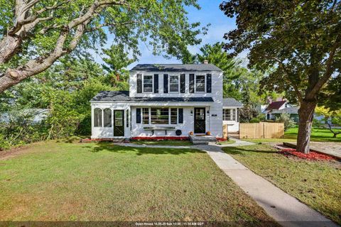 Photo of 110 W SUMNER Street, WEYAUWEGA, WI 54983 (MLS # 50316172)