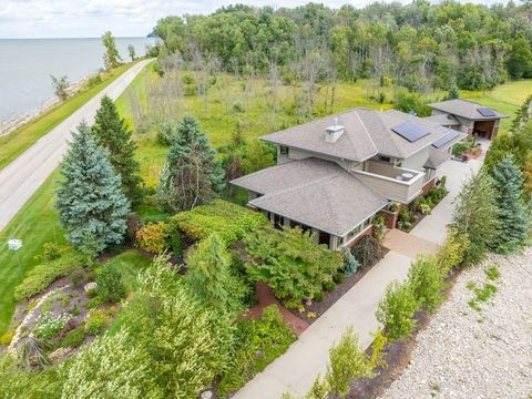Photo of 1156 S BAYSHORE Road, BRUSSELS, WI 54204 (MLS # 50314748)