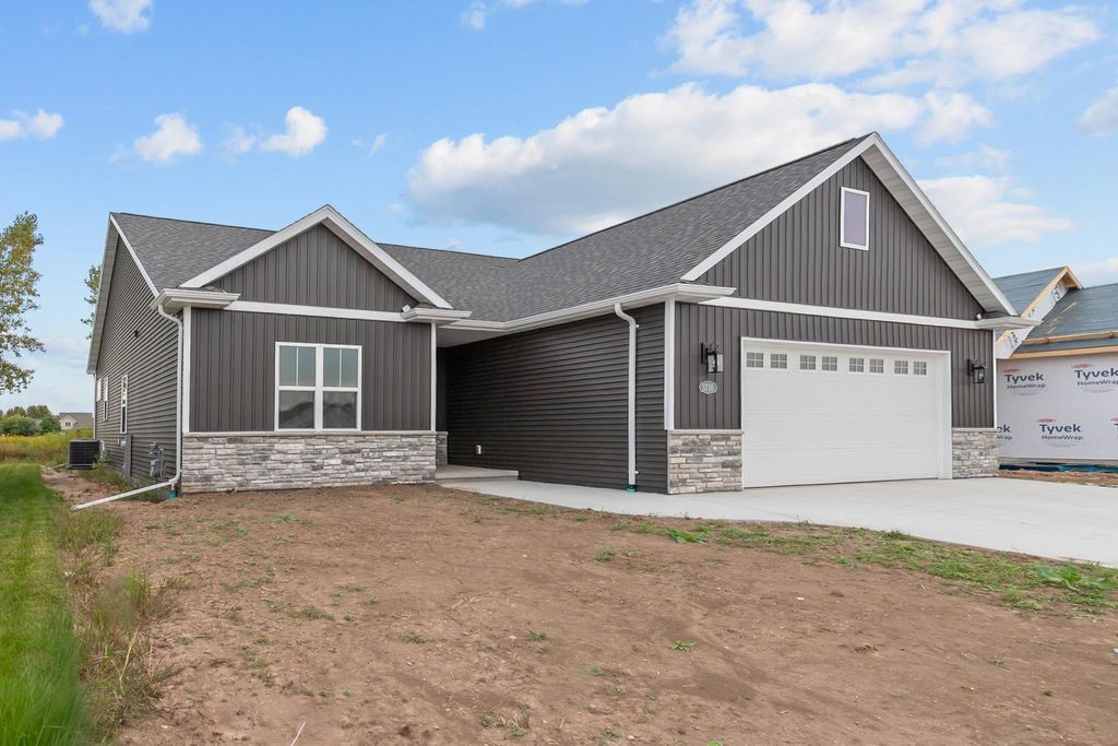 Photo of 3710 E CALLALILLY Lane, APPLETON, WI 54913 (MLS # 50315277)