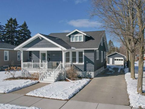 Photo of 1612 17TH Avenue, MENOMINEE, MI 49858 (MLS # 50321659)