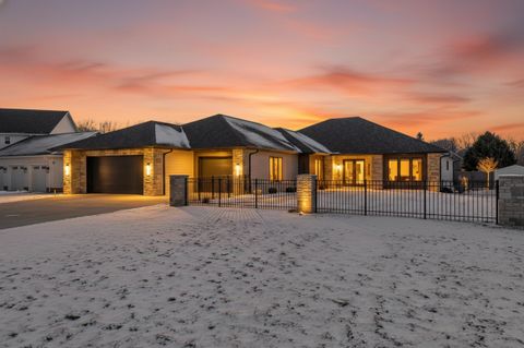 Photo of 2448 RIDDLE Court, DE PERE, WI 54115 (MLS # 50313963)