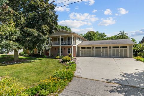 Photo of 1400 BROOKS Lane, OSHKOSH, WI 54904 (MLS # 50315034)