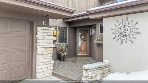 Photo of 2661 NORTHERN Road #E, APPLETON, WI 54914 (MLS # 50321777)