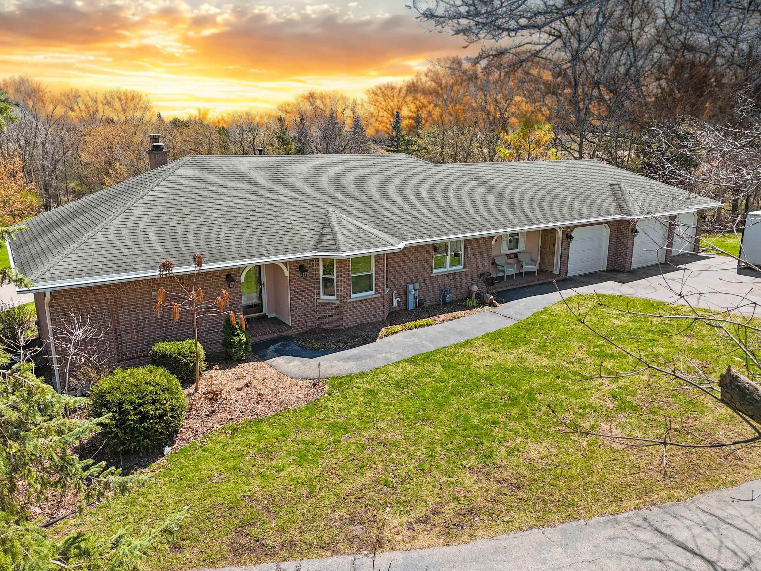 Green Bay, Wisconsin 54311, United States, 4 Bedrooms Bedrooms, ,3 BathroomsBathrooms,Residential,Active,121933