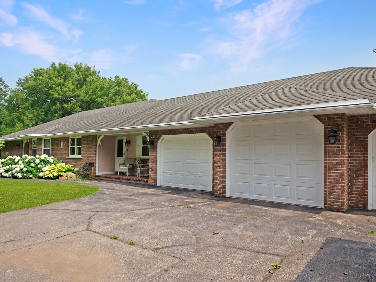 Green Bay, Wisconsin 54311, United States, 4 Bedrooms Bedrooms, ,3 BathroomsBathrooms,Residential,Active,121933