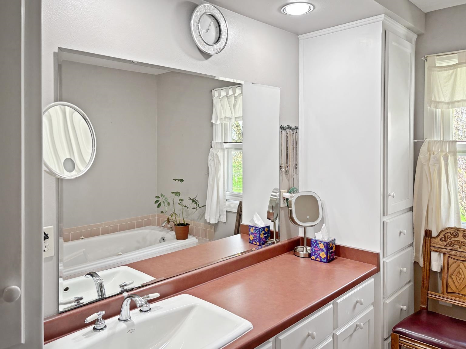 Green Bay, Wisconsin 54311, United States, 4 Bedrooms Bedrooms, ,3 BathroomsBathrooms,Residential,Active,121933