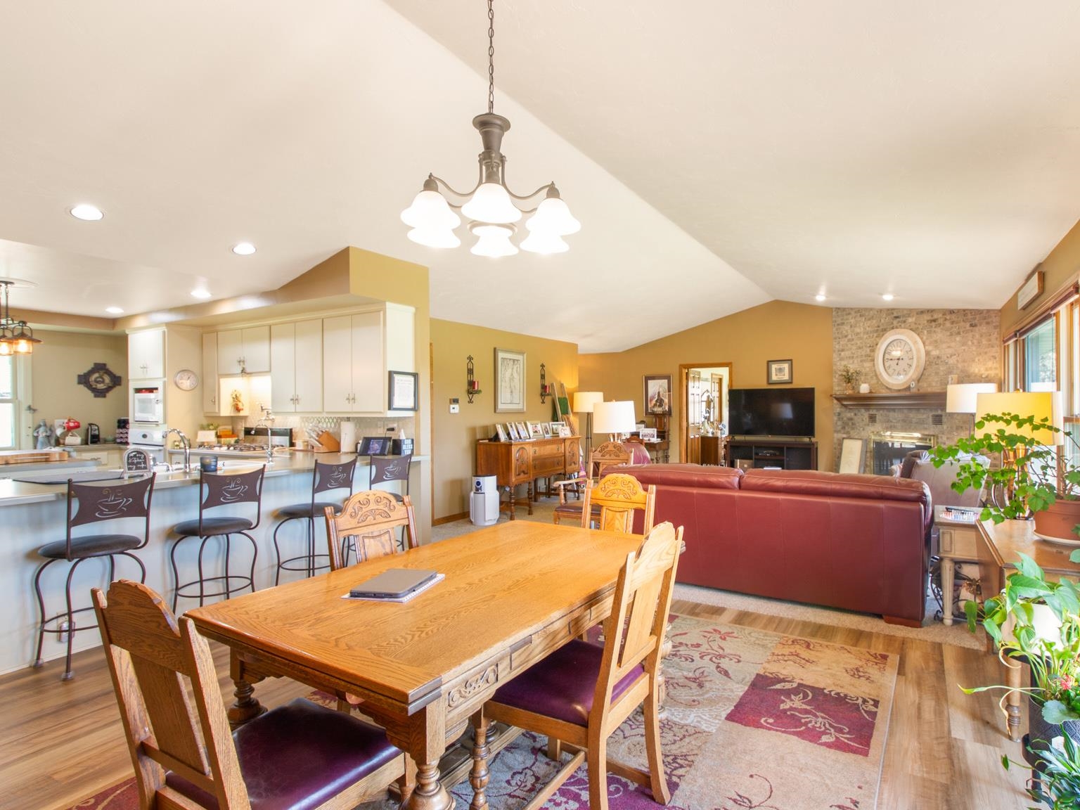 Green Bay, Wisconsin 54311, United States, 4 Bedrooms Bedrooms, ,3 BathroomsBathrooms,Residential,Active,121933