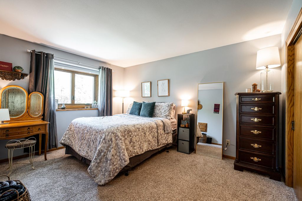 S70W13775 Tess Corners Dr, Muskego, WI Single Family Home Property