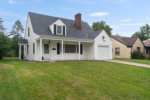 Photo of 608 Aspen St, South Milwaukee, WI 53172 (MLS # 1886262)