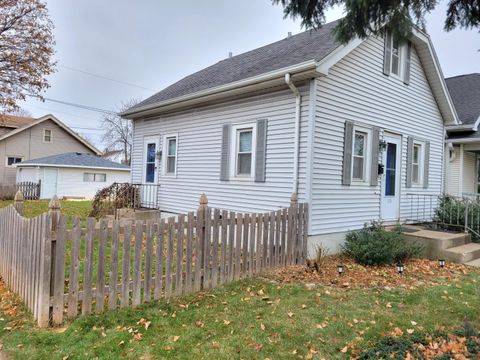 Photo of 228 N 71st St, Milwaukee, WI 53213 (MLS # 1859032)