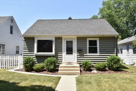 Photo of 3171 N 88th St, Milwaukee, WI 53222 (MLS # 1841466)