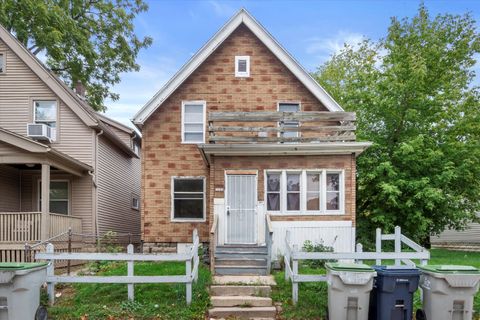 Photo of 3242 N Achilles St, Milwaukee, WI 53212 (MLS # 1854050)