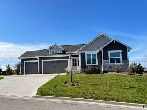 W255S5377 Primrose Ln, Waukesha, WI 53189 - #: 1878108