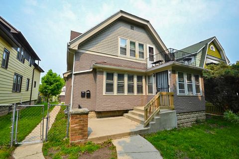 Photo of 4057 N 17th St, Milwaukee, WI 53209 (MLS # 1835019)