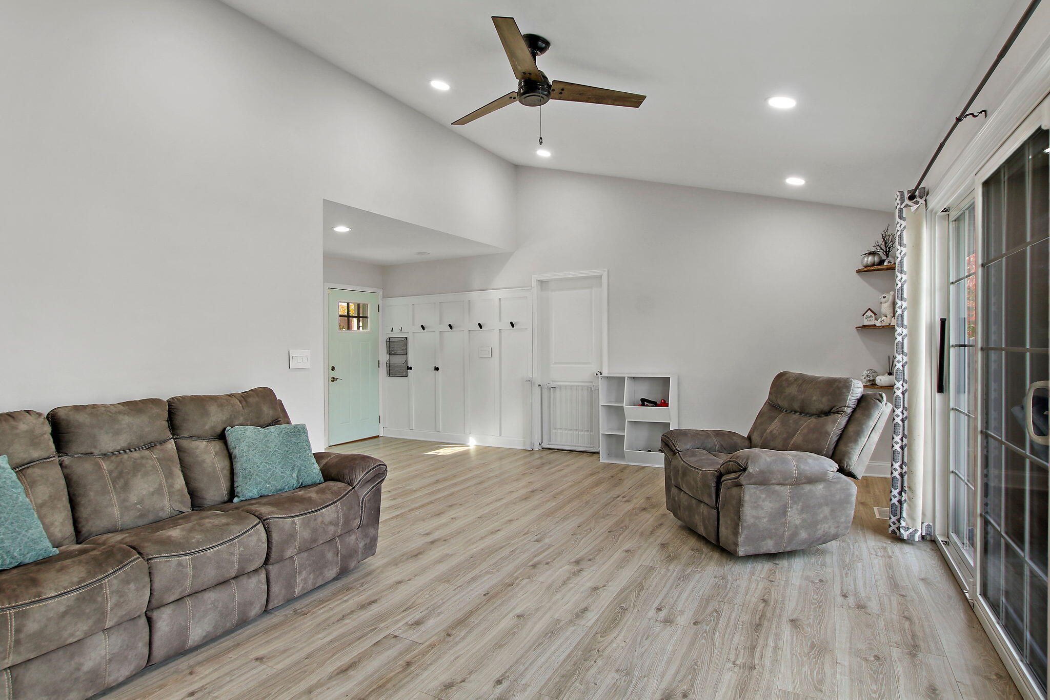 Kenosha, Wisconsin 53142, United States, 4 Bedrooms Bedrooms, ,3 BathroomsBathrooms,Residential,Active,34746