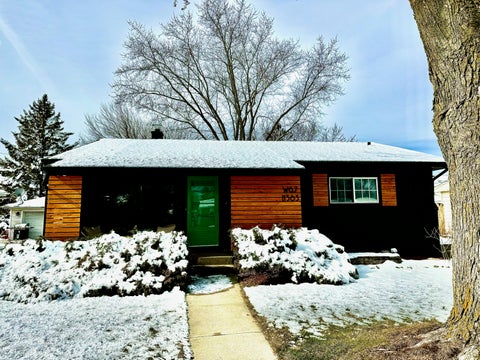 Photo of W67N383 Grant Ave, Cedarburg, WI 53012 (MLS # 1868231)