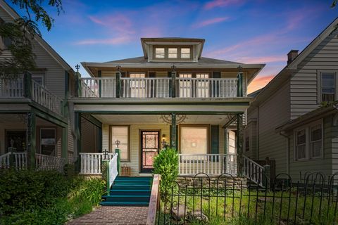 Photo of 2204 E Webster Pl, Milwaukee, WI 53211 (MLS # 1884930)