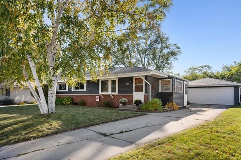 Photo of 1535 Parknoll Ln, Port Washington, WI 53074 (MLS # 1896465)