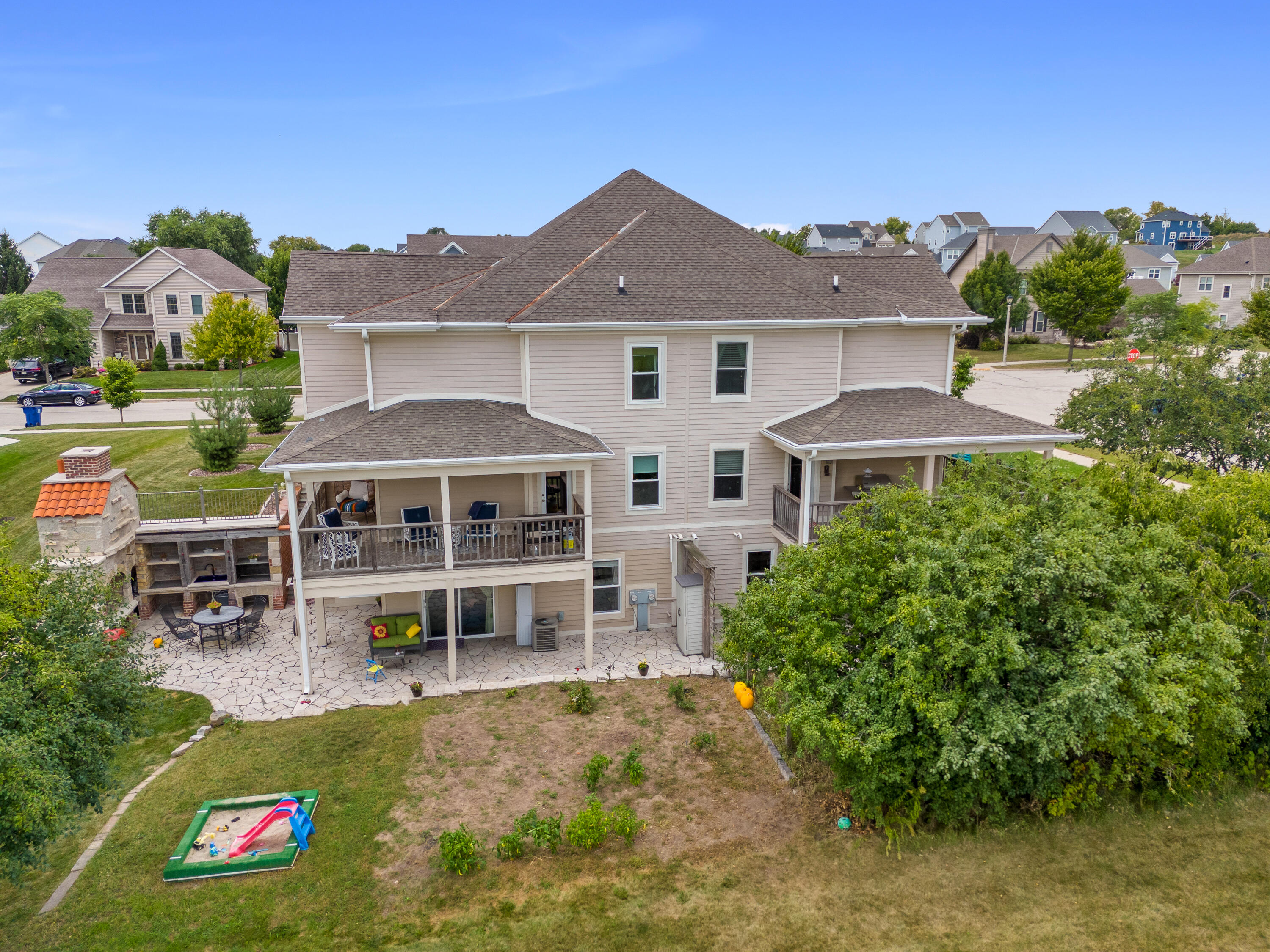 Port Washington, Wisconsin 53074, United States, 5 Bedrooms Bedrooms, ,4 BathroomsBathrooms,Residential,Pending,44999