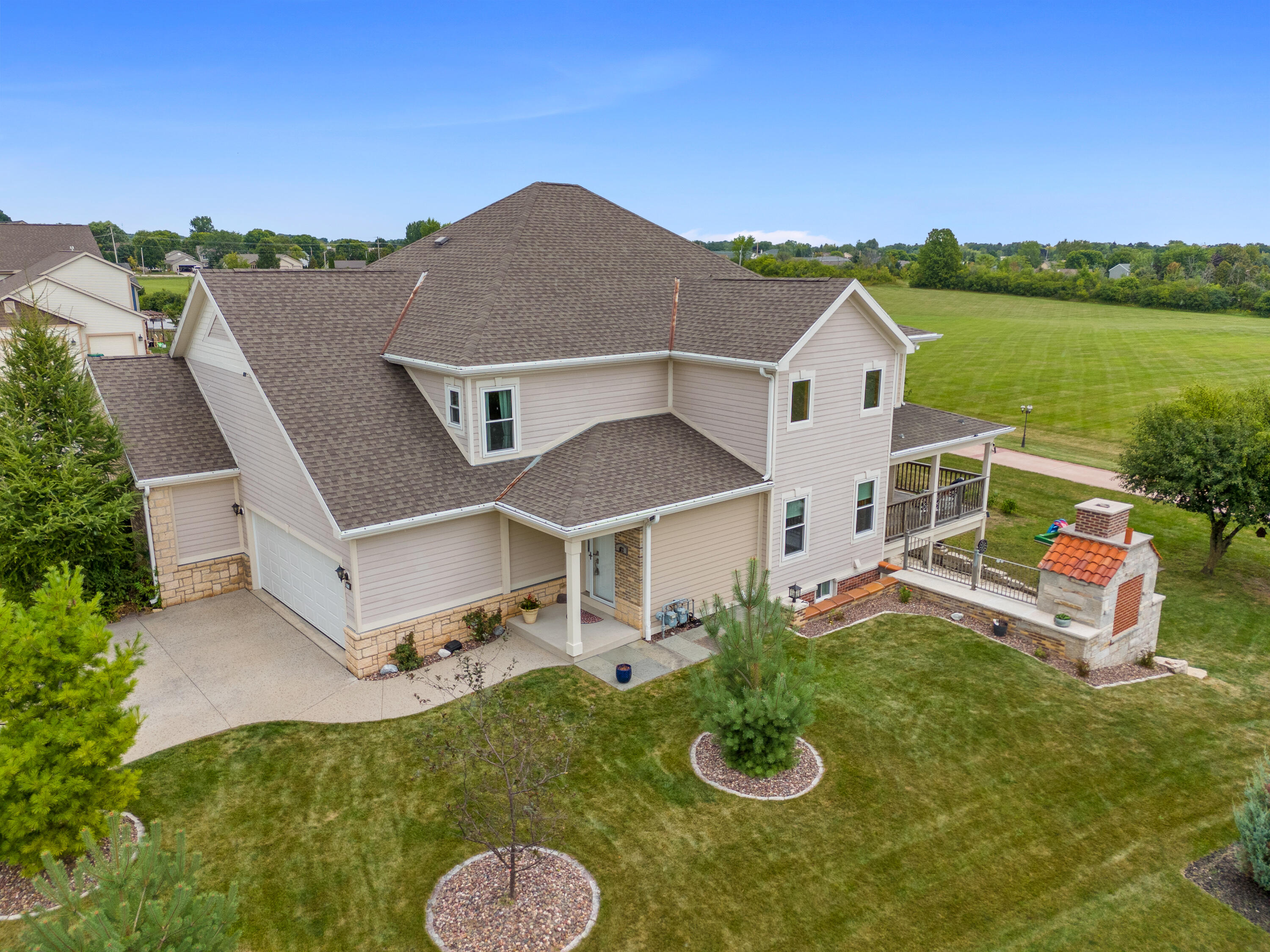 Port Washington, Wisconsin 53074, United States, 5 Bedrooms Bedrooms, ,4 BathroomsBathrooms,Residential,Pending,44999