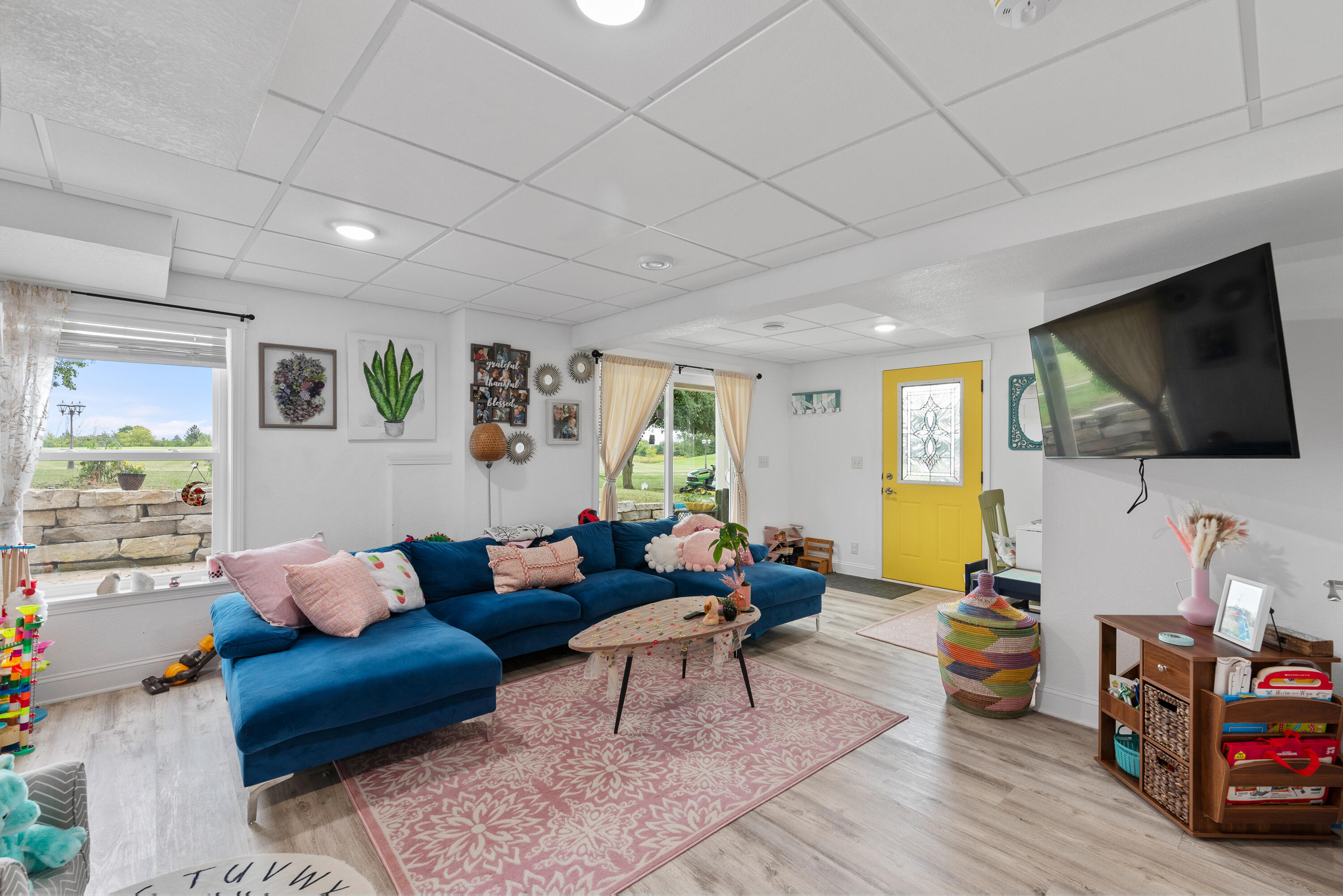 Port Washington, Wisconsin 53074, United States, 5 Bedrooms Bedrooms, ,4 BathroomsBathrooms,Residential,Pending,44999