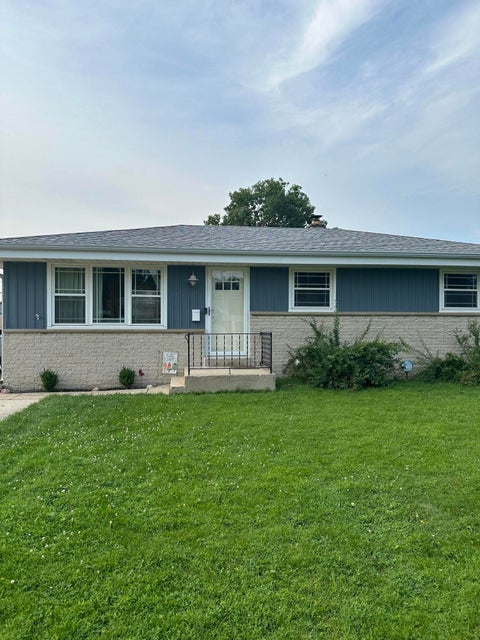 Photo of 1632 Manistique Ave, South Milwaukee, WI 53172 (MLS # 1885632)