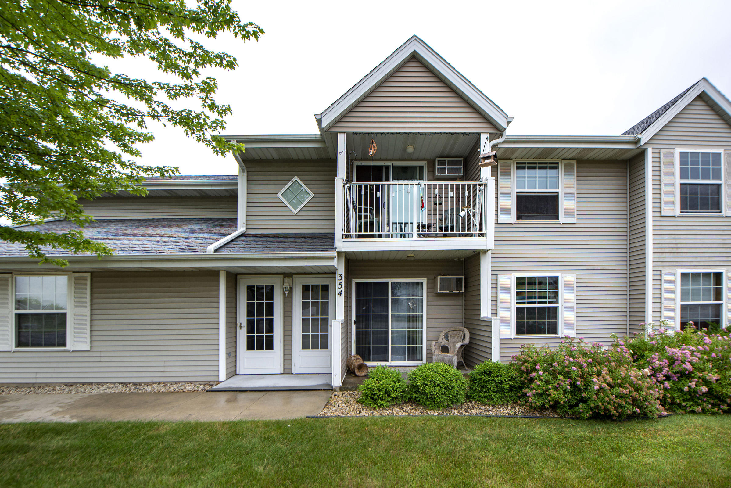 Photo 1 of 24 — 354 Minz Park Cir, West Bend, WI 53095