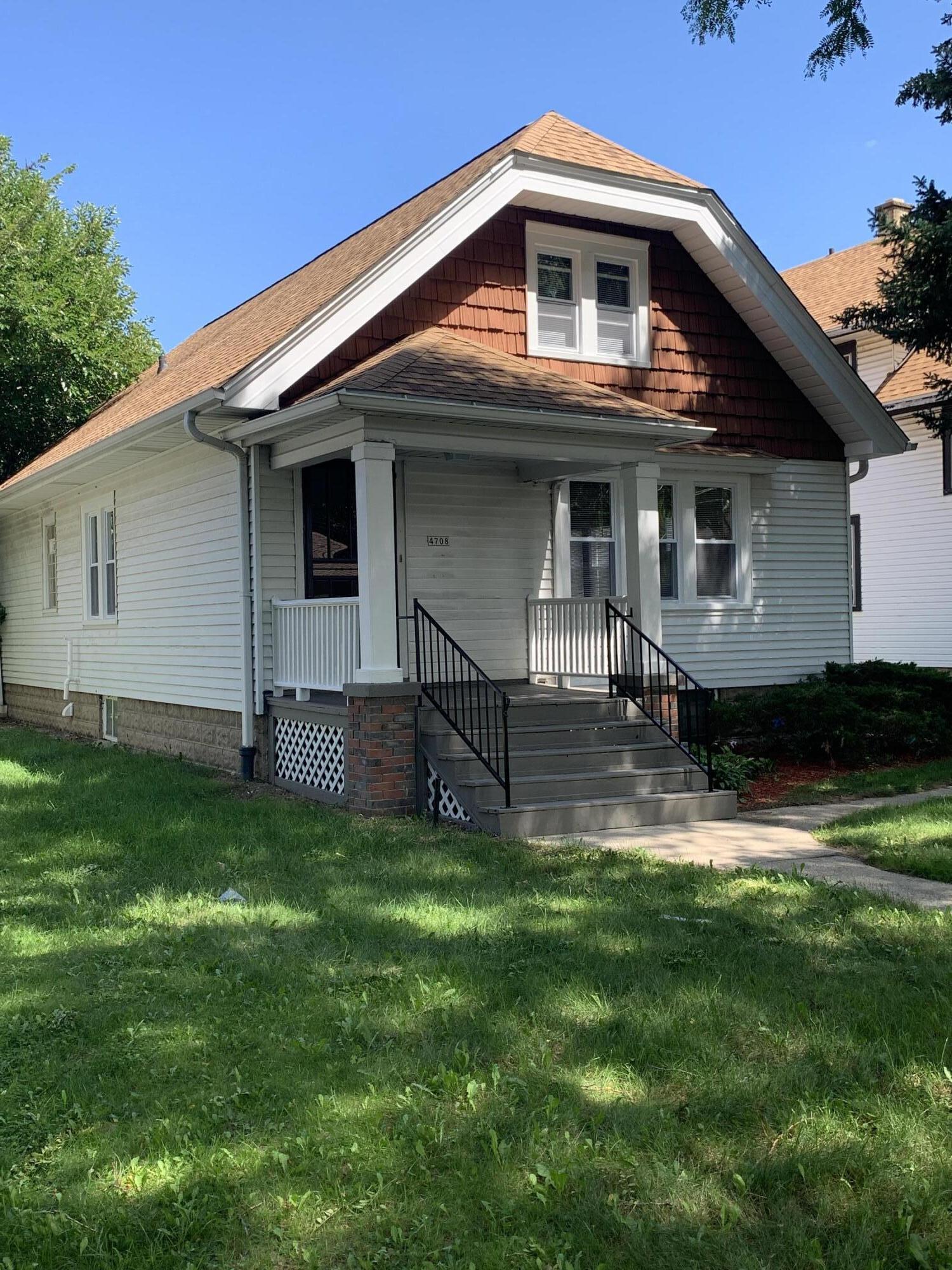 Photo 1 of 28 — 4708 W Medford Ave, Milwaukee, WI 53216
