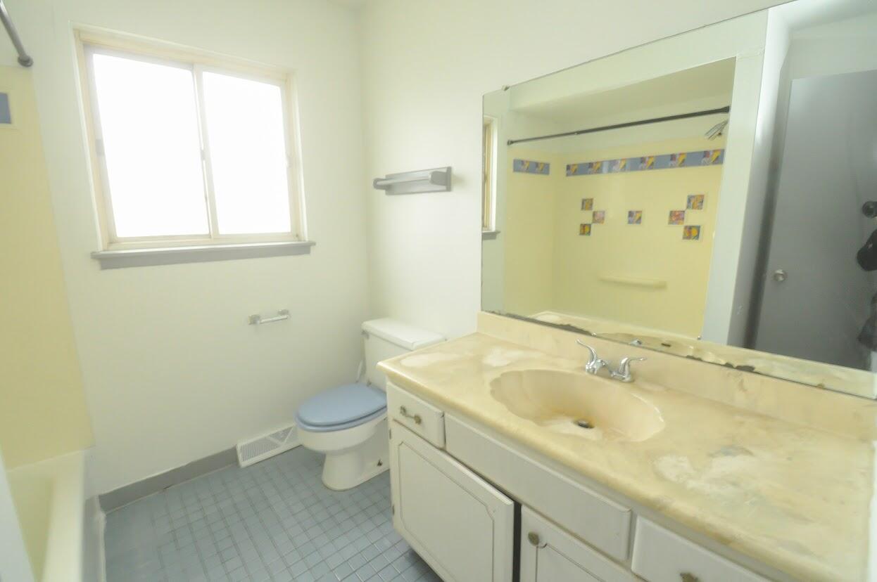 Racine, Wisconsin 53406, United States, 4 Bedrooms Bedrooms, ,2 BathroomsBathrooms,Residential,Active,32088