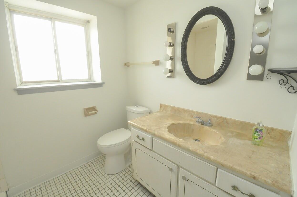 Racine, Wisconsin 53406, United States, 4 Bedrooms Bedrooms, ,2 BathroomsBathrooms,Residential,Active,32088