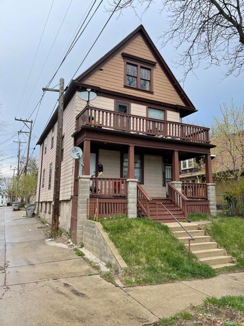 Photo of 418 E Chambers St, Milwaukee, WI 53212 (MLS # 1831158)