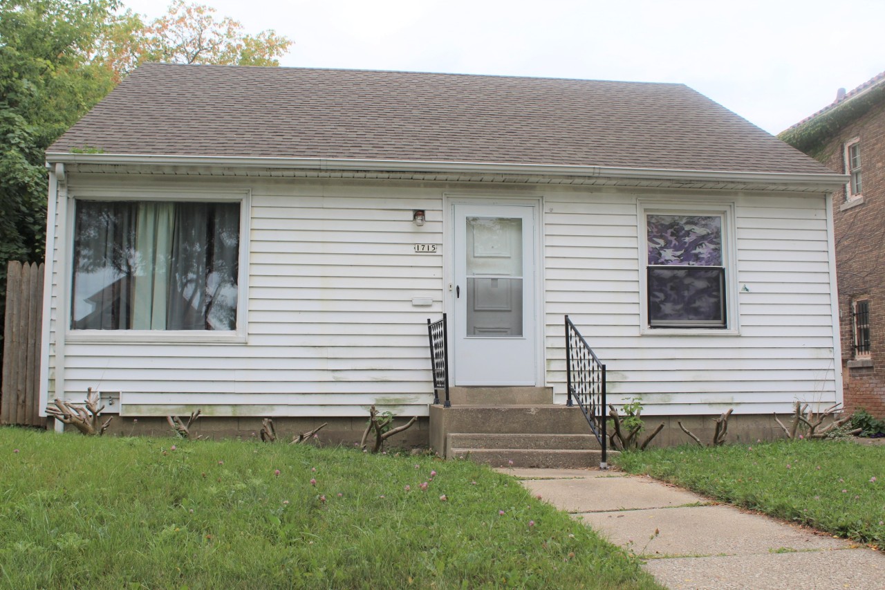 Photo 1 of 6 — 1715 W Capitol Dr, Milwaukee, WI 53206