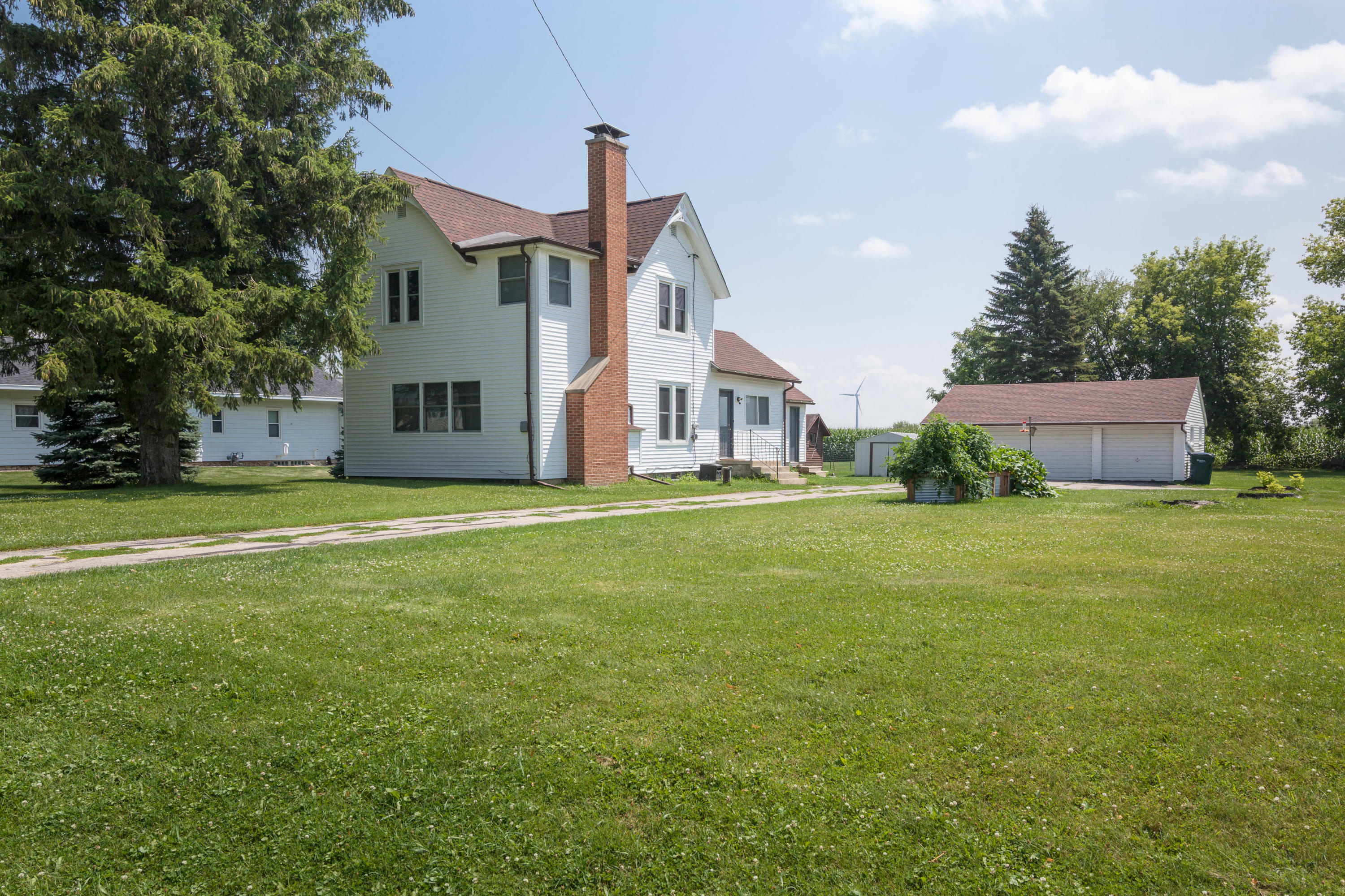 Photo 1 of 39 — W6592 County Road Y, Byron, WI 53006