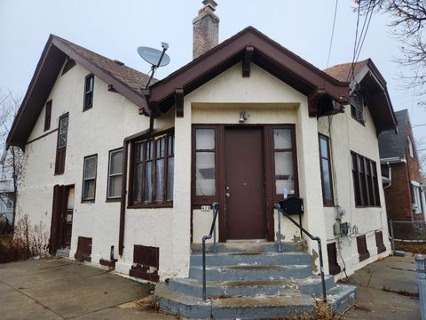 Photo of 410 W Concordia Ave, Milwaukee, WI 53212 (MLS # 1860710)
