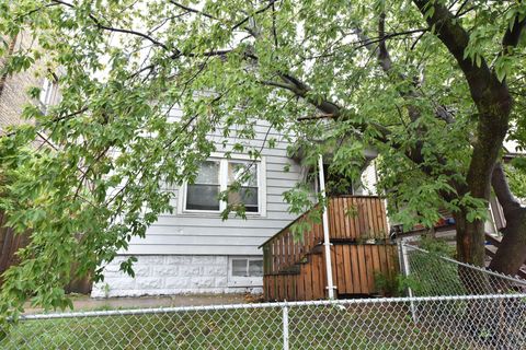 Photo of 1409 W Greenfield Ave, Milwaukee, WI 53204 (MLS # 1847820)