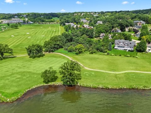 Photo of 1140 Turnberry Ct, Geneva, WI 53147 (MLS # 1885195)