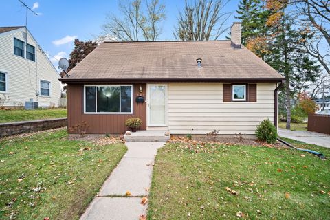 Photo of 207 Summit Dr, Port Washington, WI 53074 (MLS # 1856982)