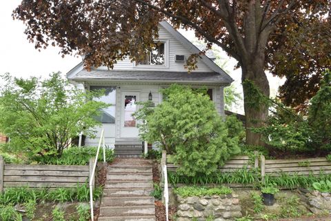 Photo of 3512 S Austin St, Milwaukee, WI 53207 (MLS # 1873356)