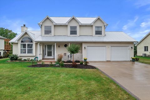 Photo of 10380 S Hummingbird Ln, Oak Creek, WI 53154 (MLS # 1893623)