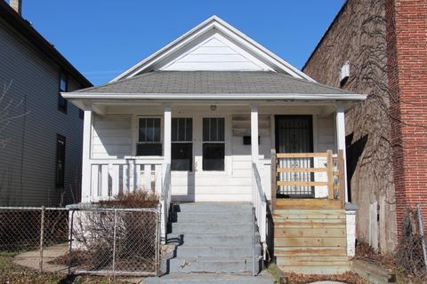 Photo of 2427 N Holton St, Milwaukee, WI 53212 (MLS # 1870469)