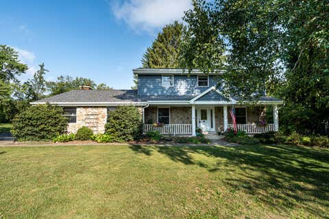 Photo of 9130 Edge O Woods Dr, Cedarburg, WI 53012 (MLS # 1886991)