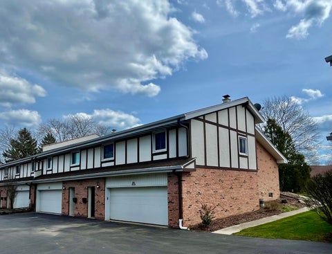 Photo of N16W5393 Garfield Ct, Cedarburg, WI 53012 (MLS # 1870766)