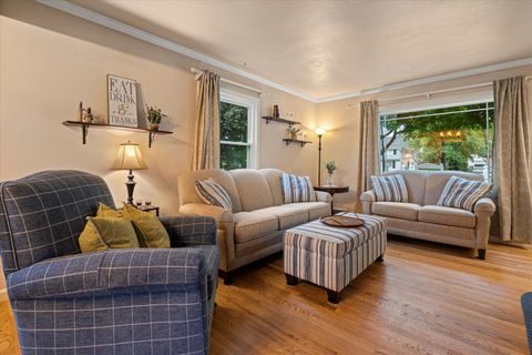 Photo of 8010 W Townsend St, Milwaukee, WI 53222 (MLS # 1838368)