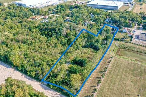 Photo of 574 W Oakwood Rd, Oak Creek, WI 53154 (MLS # 1891798)