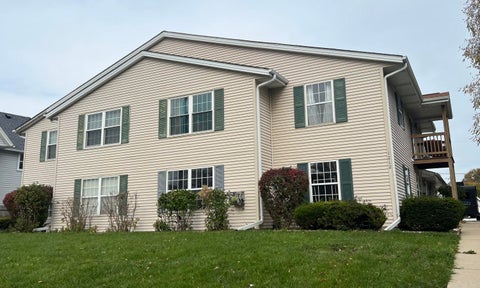 Photo of 1212 Marquette Ave, South Milwaukee, WI 53172 (MLS # 1856601)