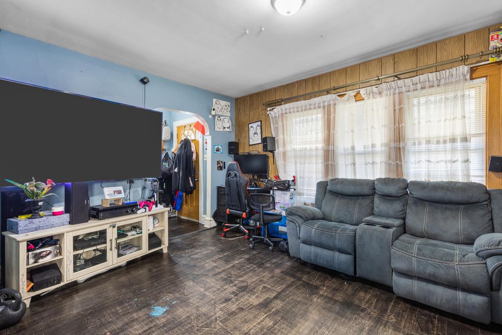 1949 S 68th St 1951, West Allis, WI Duplex Property Listing Mario