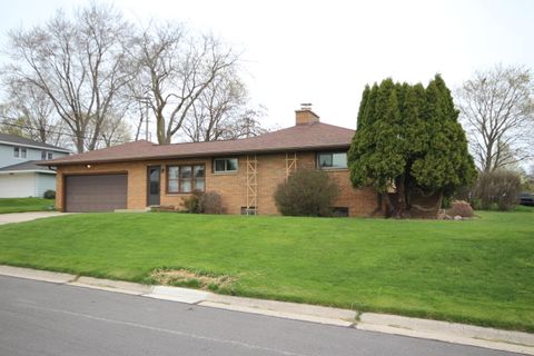 Photo of 724 17th Ave, South Milwaukee, WI 53172 (MLS # 1873305)